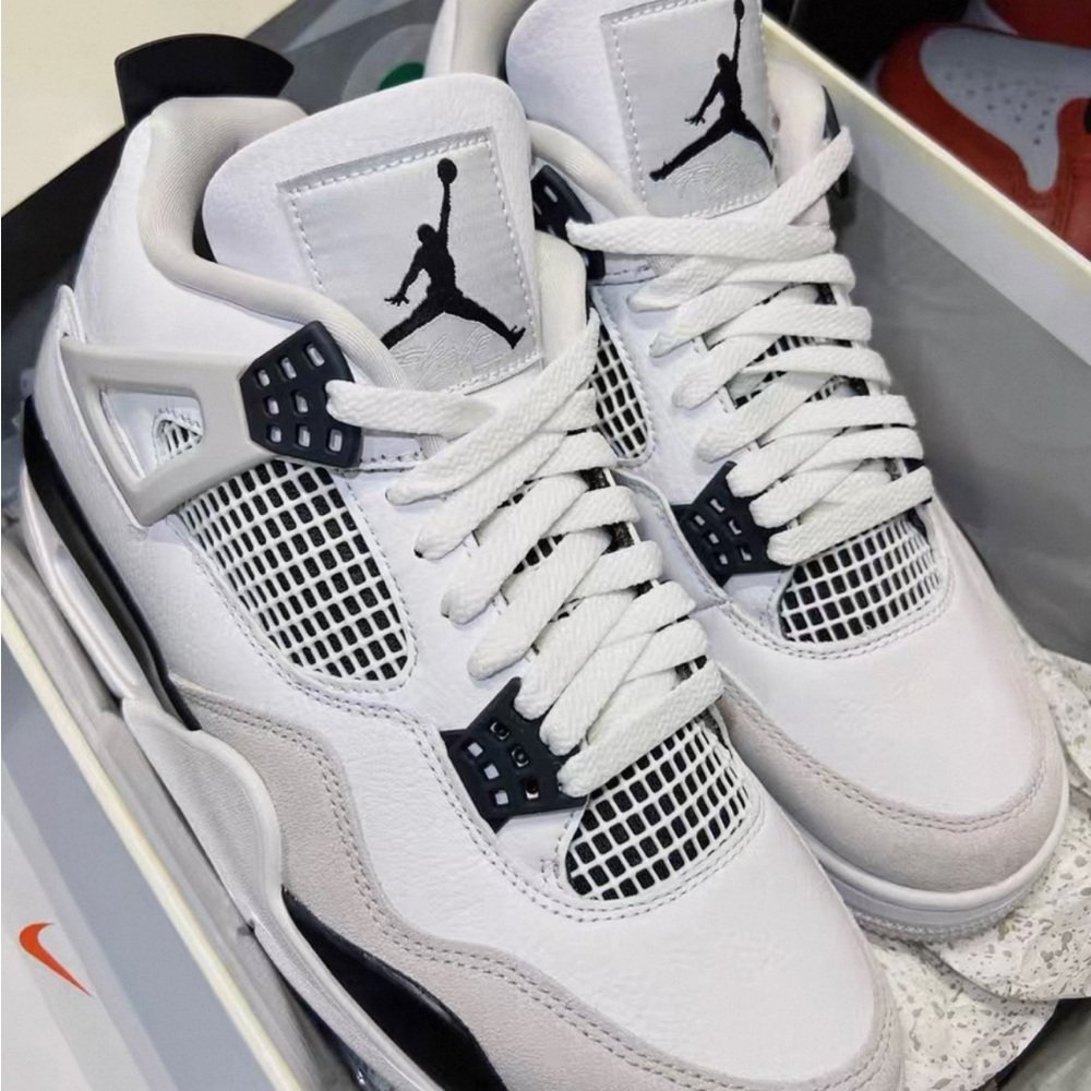 🤍🖤Air Jordan 4 Retro 'Military Black.